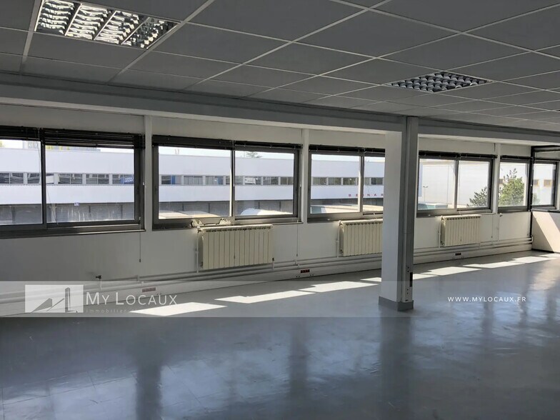 Industriel/Logistique dans Aulnay-sous-Bois à louer - Photo de l’immeuble – Image 3 sur 6