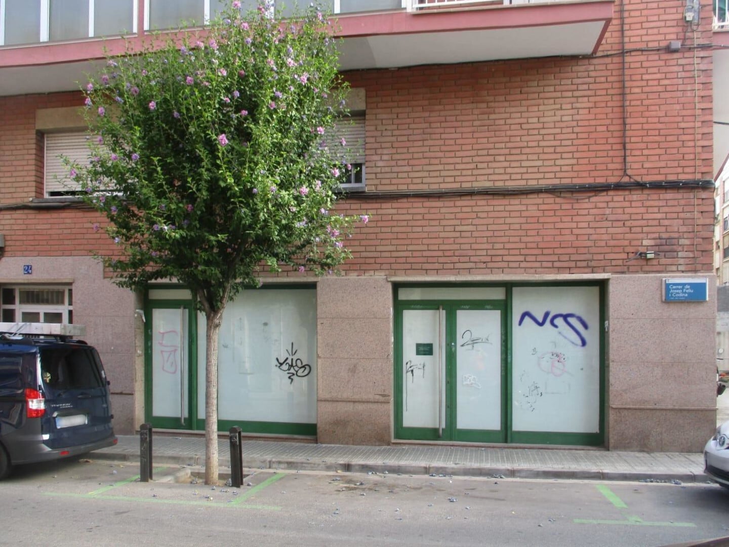 Local commercial dans Cornellà de Llobregat, Barcelona à louer Photo de l’immeuble– Image 1 sur 4