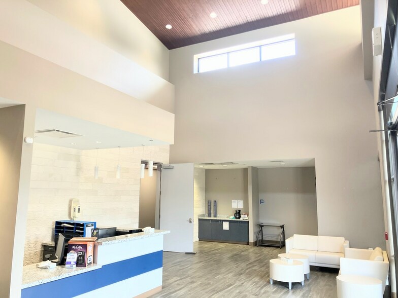 1246 N FM 3083 W, Conroe, TX à vendre - Photo de l’immeuble – Image 3 sur 10