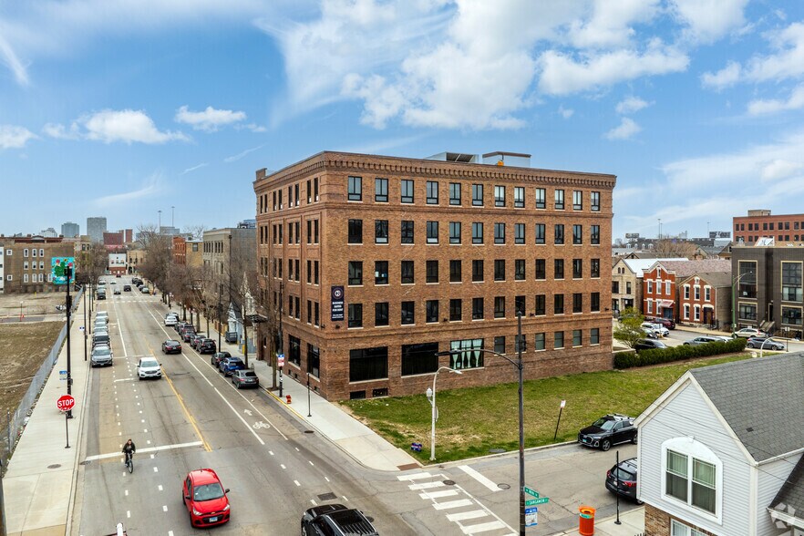 917 W 18th St, Chicago, IL à louer - Photo de l’immeuble – Image 2 sur 11