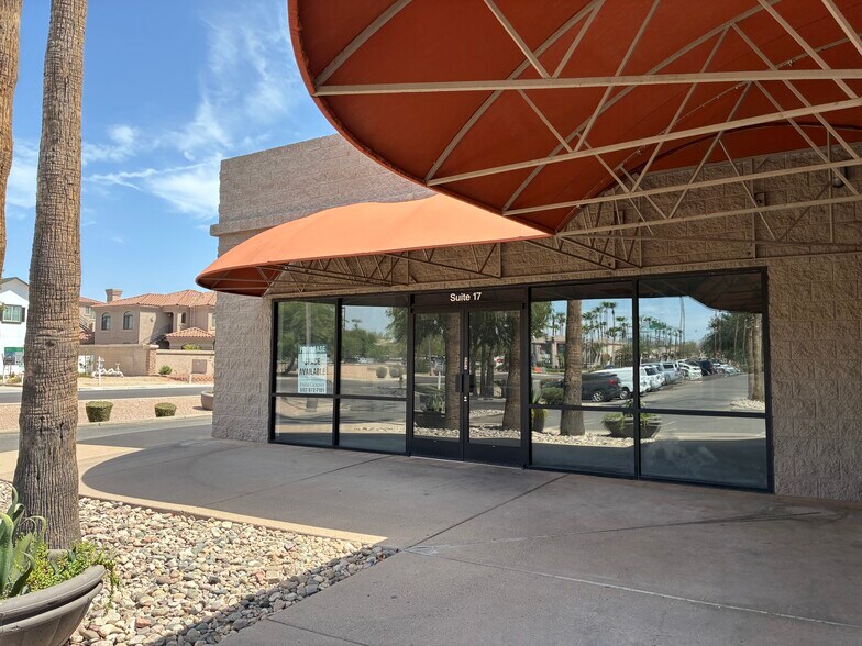 1107 E Bell Rd, Phoenix, AZ à louer - Photo de l’immeuble – Image 3 sur 23