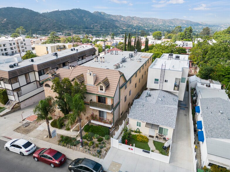 10219 Commerce Ave, Tujunga, CA à vendre - Photo de l’immeuble – Image 3 sur 12