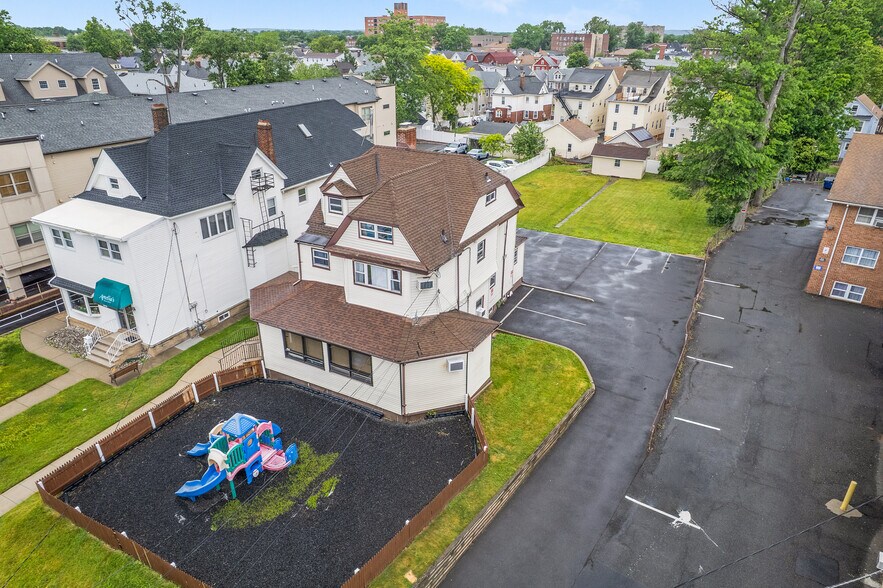 217 Rahway Ave, Elizabeth, NJ à vendre - Photo de l’immeuble – Image 2 sur 3