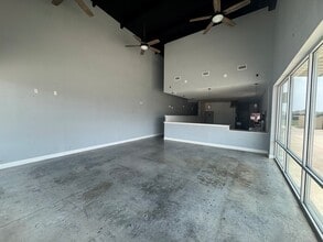 23053 Clay Rd, Katy, TX à louer Photo de l’immeuble– Image 2 sur 3