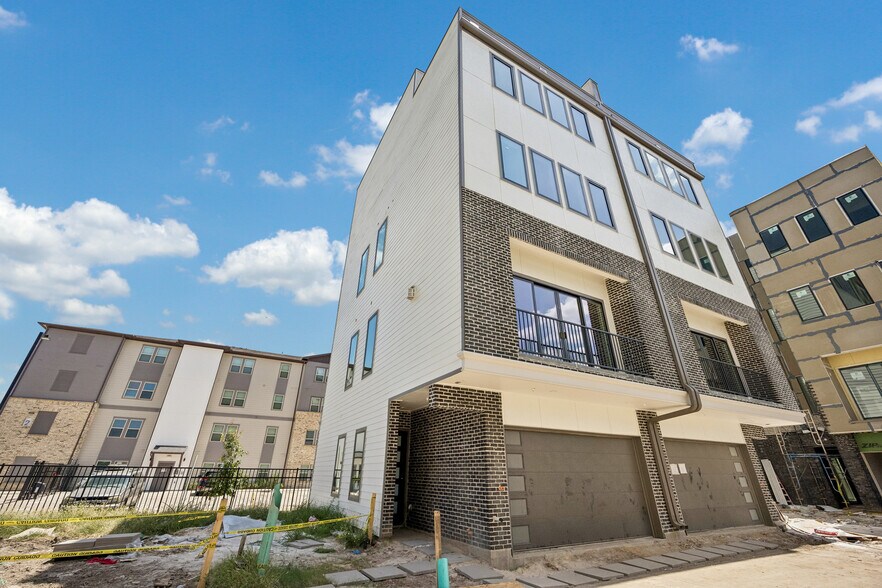 5821 Winsome Ln, Houston, TX à vendre - Photo de l’immeuble – Image 2 sur 76