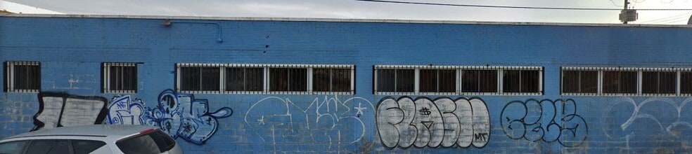 4902 Farragut Rd, Brooklyn, NY à vendre - Photo principale – Image 1 sur 1