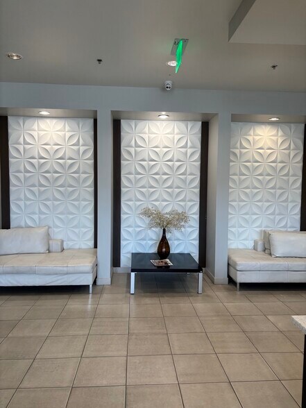 34406 N 27th Dr, Phoenix, AZ à louer - Hall d’entrée – Image 3 sur 13