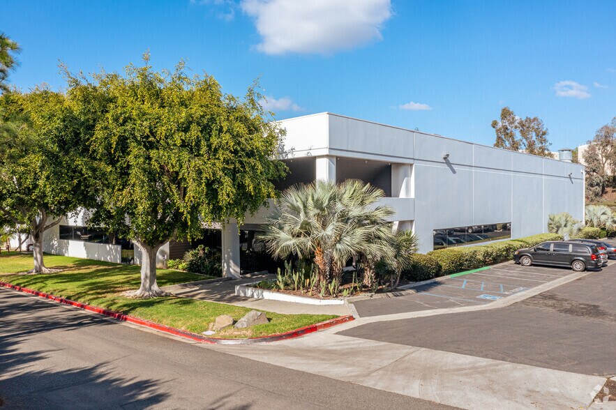2270 Cosmos Ct, Carlsbad, CA à louer - Photo de l’immeuble – Image 2 sur 5