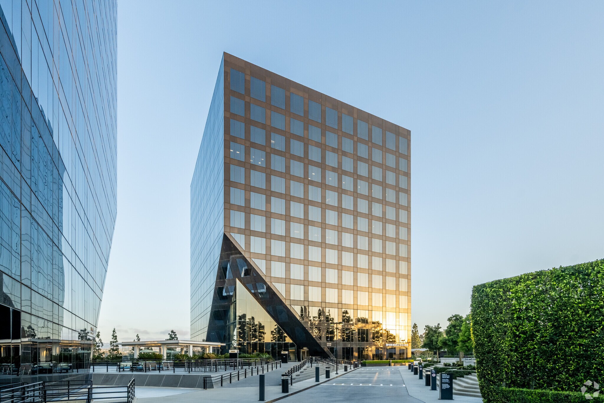 19800 MacArthur Blvd, Irvine, CA à louer Photo principale– Image 1 sur 9