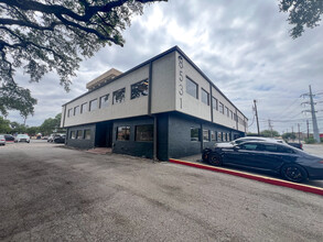 8531 N New Braunfels Ave, San Antonio, TX à louer Photo de l’immeuble– Image 2 sur 11