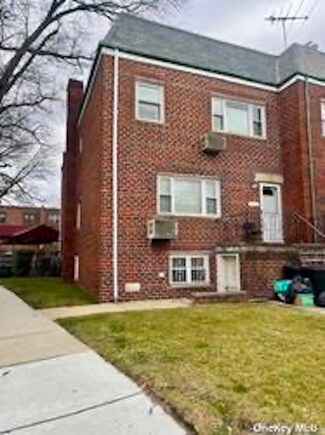 Plus de détails pour 8501 67th Ave, Rego Park, NY - Bureau à vendre
