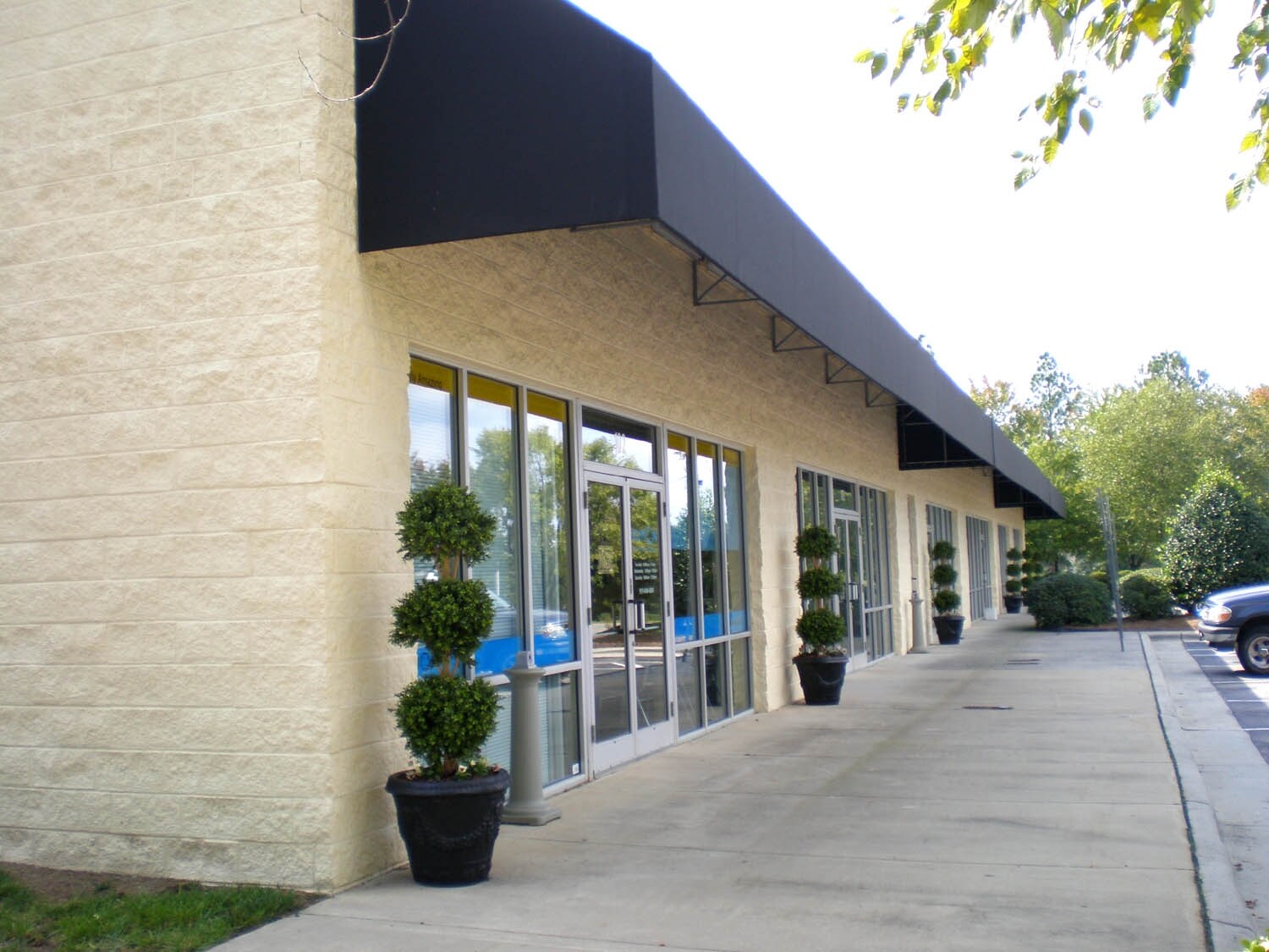 2315 Lynn Rd, Raleigh, NC à louer Photo principale– Image 1 sur 2