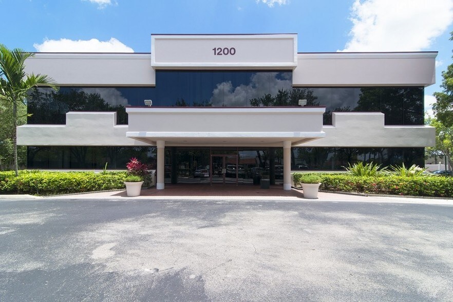 1200 Corporate Center Way, Wellington, FL à louer - Photo de l’immeuble – Image 3 sur 6