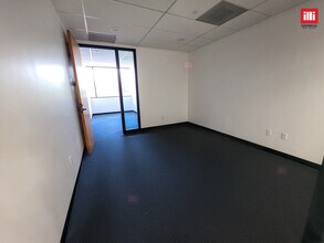 5121 Van Nuys Blvd, Sherman Oaks, CA à louer Photo intérieure– Image 2 sur 4