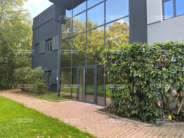 Local d’activités dans Lisses à louer - Photo de l’immeuble – Image 3 sur 15