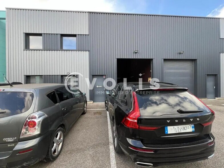 Local d’activités dans Genay à louer - Photo de l’immeuble – Image 1 sur 10