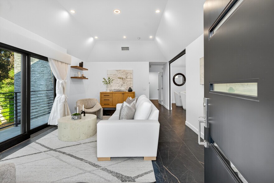 McGroarty Estates portefeuille de 3 biens à vendre sur LoopNet.fr - Photo de l’immeuble – Image 3 sur 125