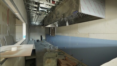 13755 Roscoe Blvd, Panorama City, CA à louer Photo intérieure– Image 2 sur 3