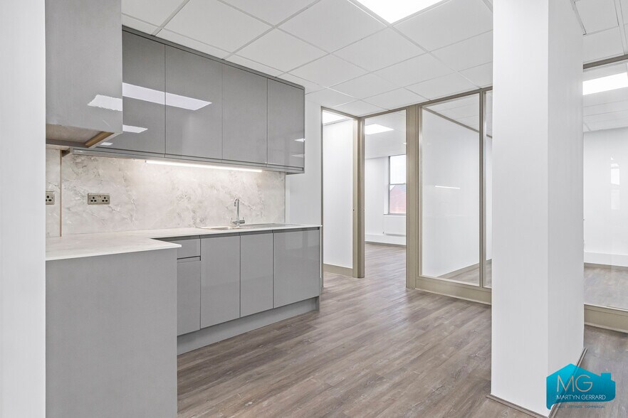 311 Ballards Ln, Londres à louer - Photo de l’immeuble – Image 3 sur 27