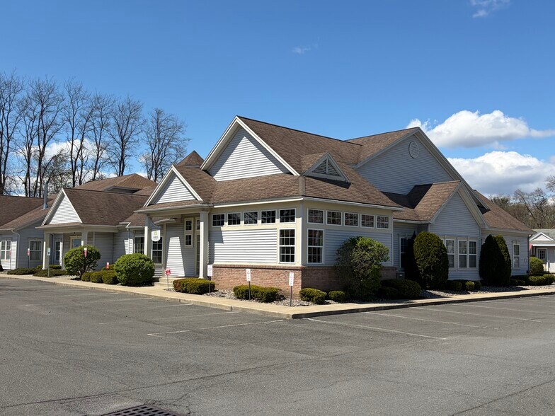 10 Blacksmith Dr, Mechanicville, NY à louer - Photo principale – Image 1 sur 5