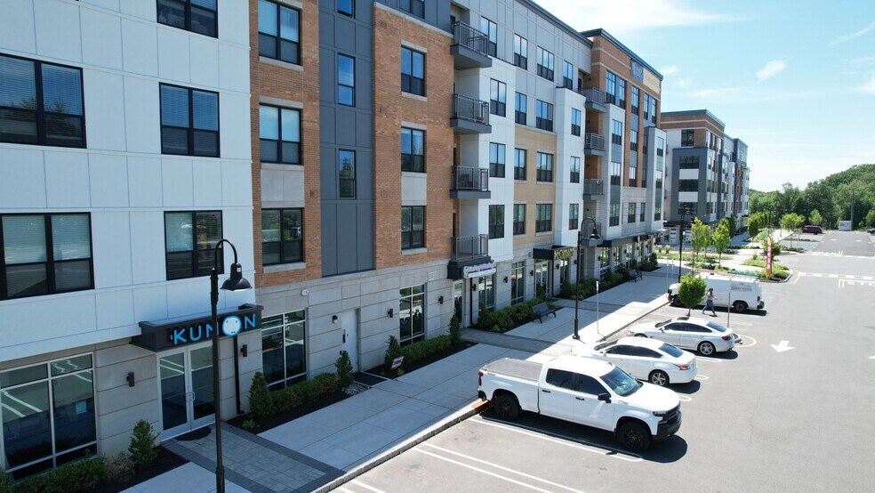 1 Legacy Pl, East Brunswick, NJ à louer - Photo de l’immeuble – Image 2 sur 7