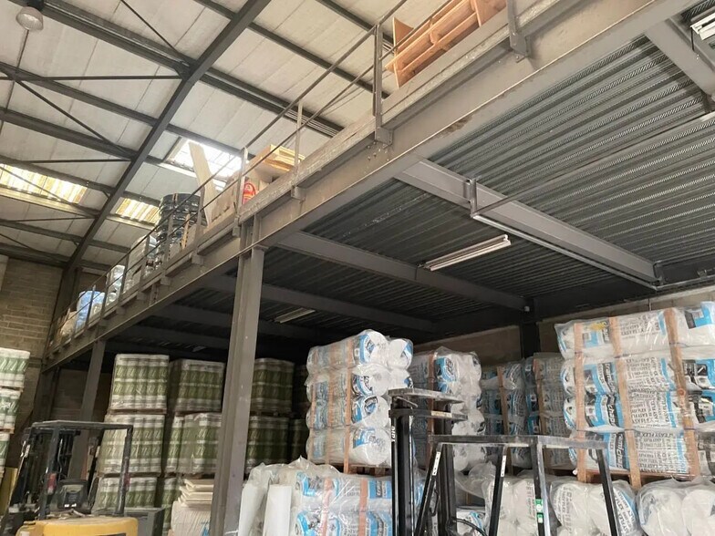 Local d'activités dans Carrières-sur-Seine à vendre - Photo intérieure – Image 2 sur 17