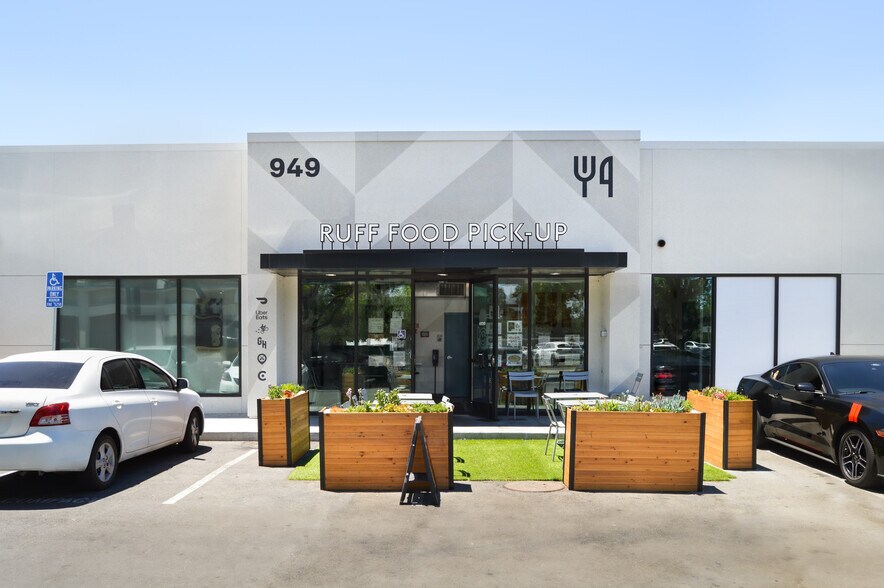 935-949 Ruff Dr, San Jose, CA à louer - Photo de l’immeuble – Image 1 sur 8