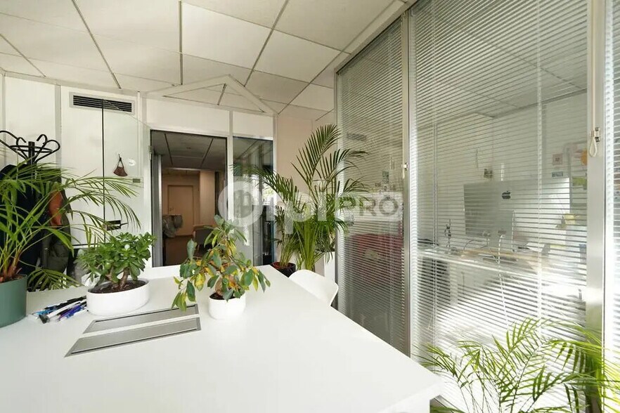 Bureau dans Lyon à louer - Photo de l’immeuble – Image 3 sur 12