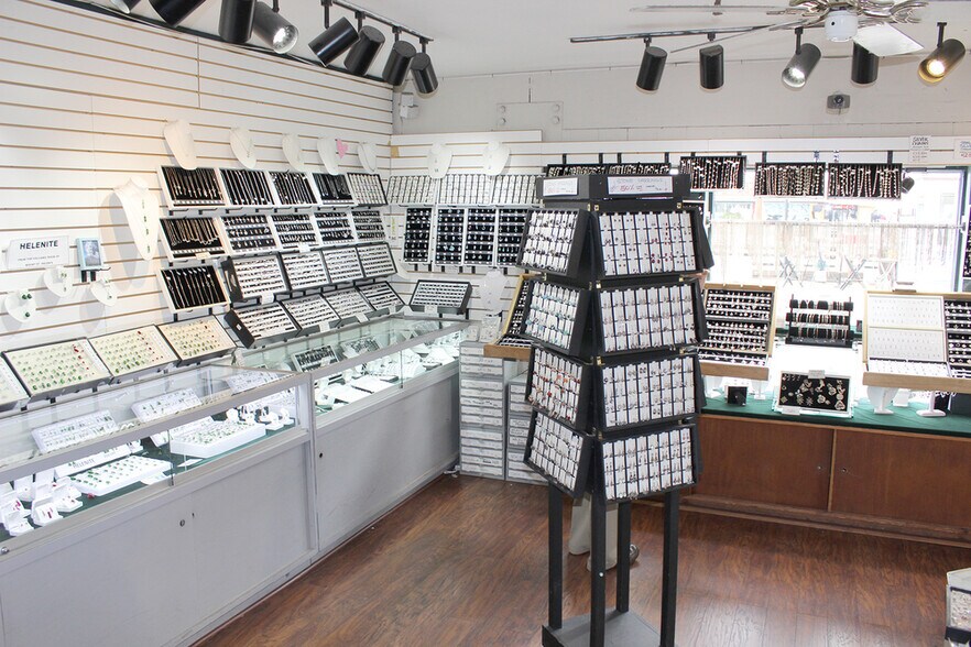 95 Fishermans Wharf, Monterey, CA à vendre - Photo intérieure – Image 2 sur 9