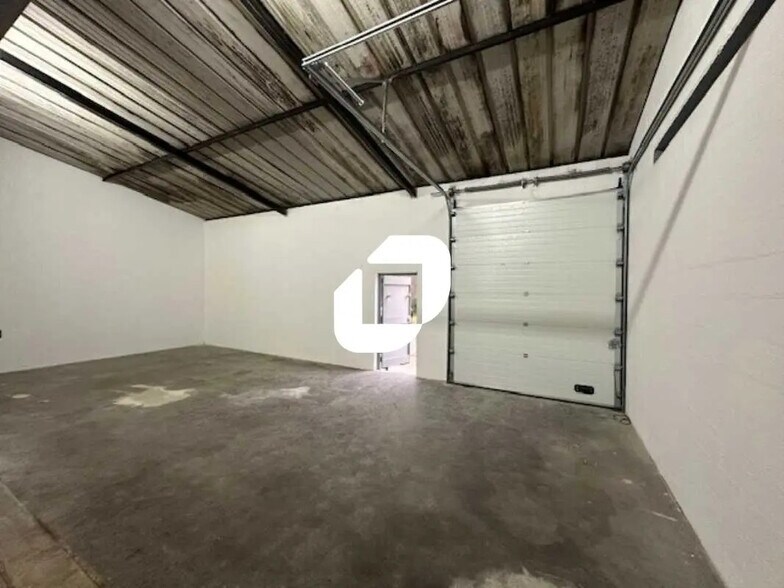 Local d’activités dans Eaubonne à louer - Photo intérieure – Image 2 sur 8