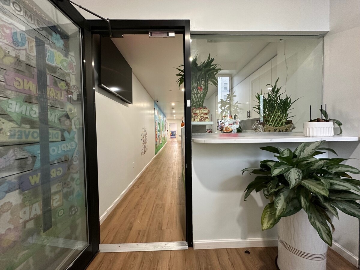 1759 Bay Ridge Pky, Brooklyn, NY 11204 - Lot Daycare - - Photo intérieure - Image 2 of 21