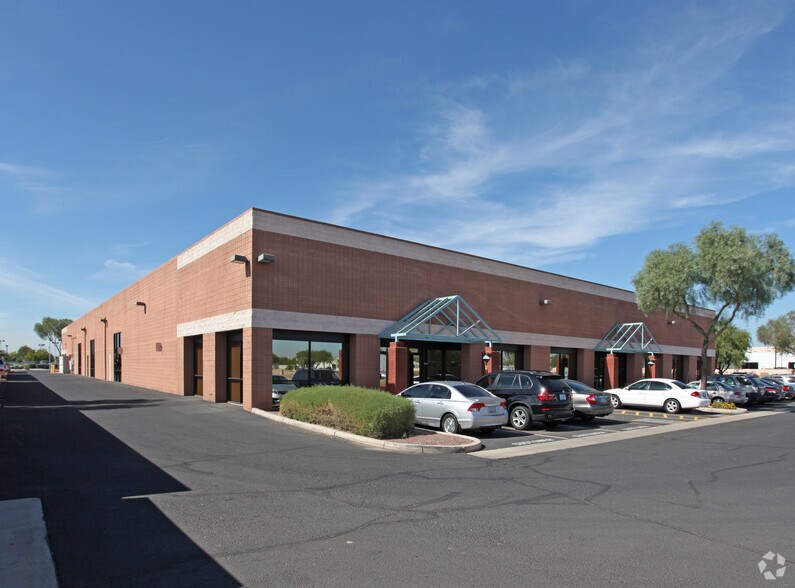 9051 W Kelton Ln, Peoria, AZ à louer - Photo de l’immeuble – Image 2 sur 5