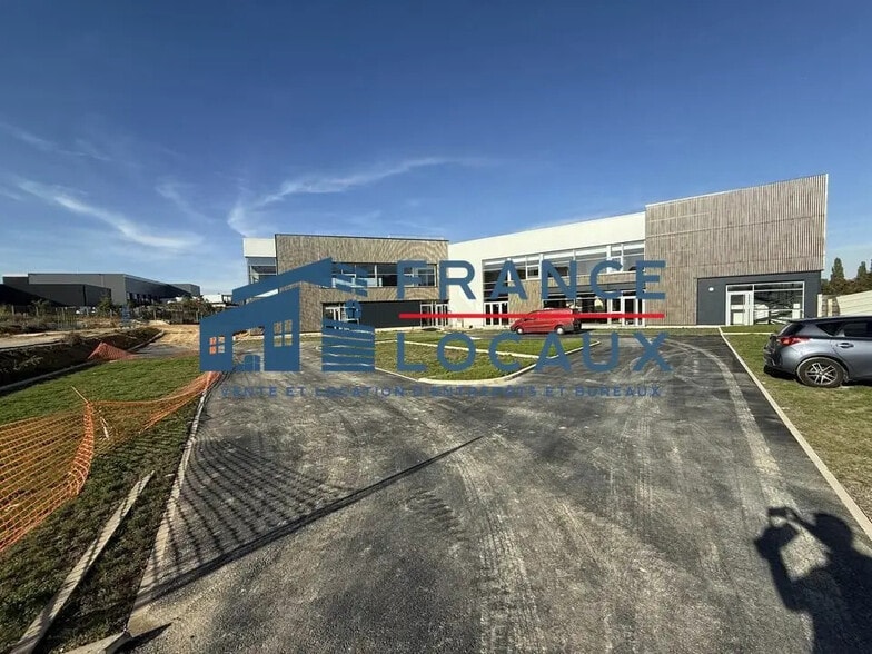 2 Avenue Du Noyer À La Malice, Louvres à vendre - Photo de l’immeuble – Image 3 sur 12