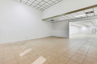 657 NE Dixie Hwy, Jensen Beach, FL à louer Photo intérieure– Image 2 sur 2