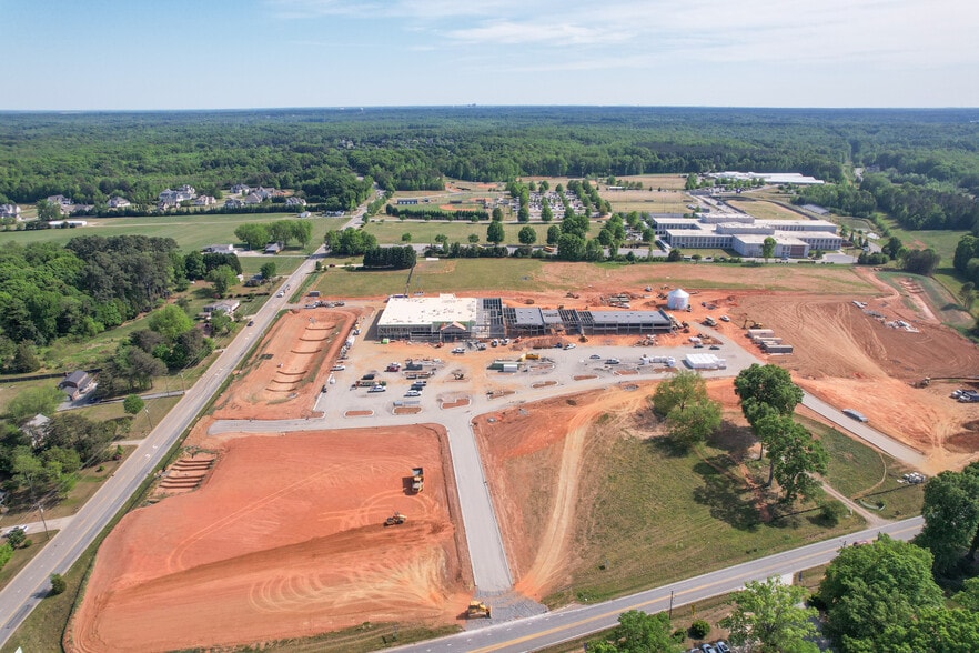 413 NC Highway 150 W, Greensboro, NC à louer - Photo principale – Image 2 sur 8
