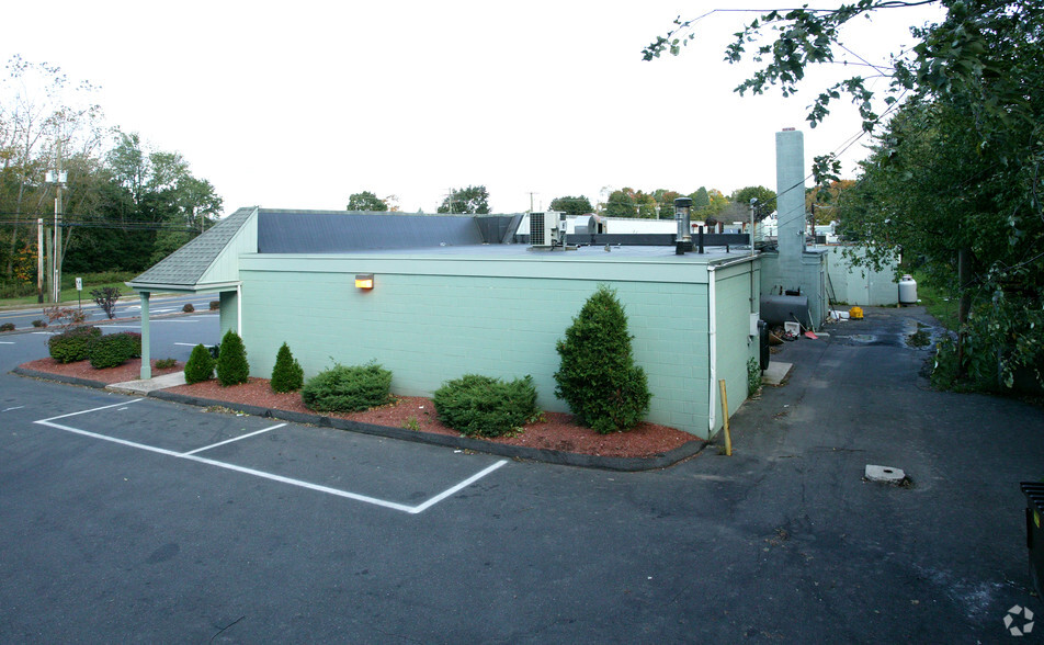 916 Stafford Ave, Bristol, CT à louer - Photo de l’immeuble – Image 3 sur 3