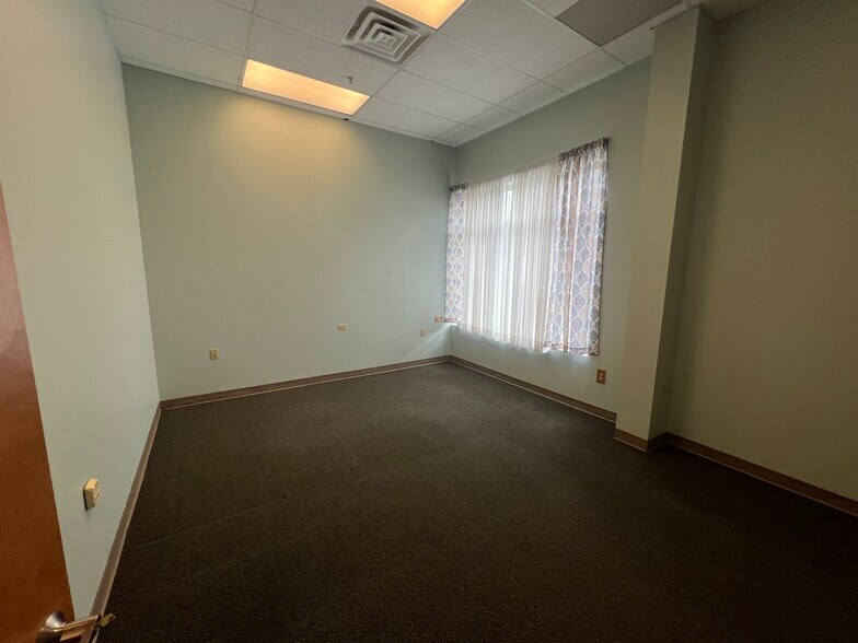 1100 S Main St, Greensburg, PA à louer - Photo de l’immeuble – Image 3 sur 5