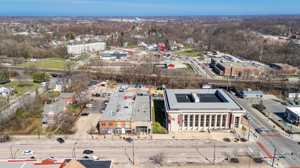 633 Broad St, Elyria, OH à vendre - Photo de l’immeuble – Image 3 sur 9