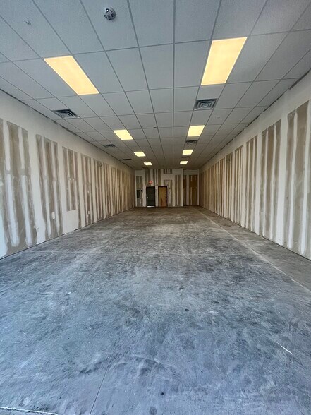 333-861 E Main St, Oak Ridge, TN à louer - Photo de l’immeuble – Image 2 sur 8