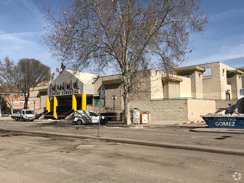 Local commercial dans Alcalá de Henares, Madrid à vendre - Photo de l’immeuble – Image 3 sur 4