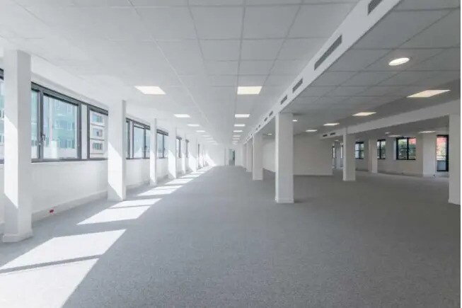 Bureau dans Levallois-Perret à louer - Photo de l’immeuble – Image 2 sur 7