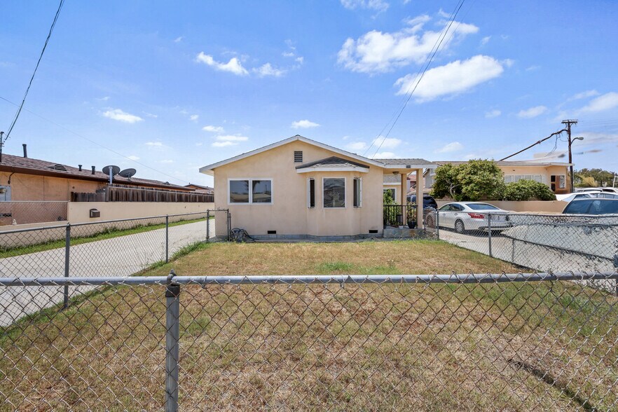 546 E 220th St, Carson, CA à vendre - Photo de l’immeuble – Image 3 sur 15
