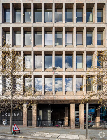 22-30 Dukes Pl, Londres à louer - Photo de l’immeuble – Image 3 sur 6