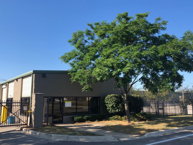 14935 W 11 Mile Rd, Oak Park, MI à louer - Photo principale – Image 1 sur 1