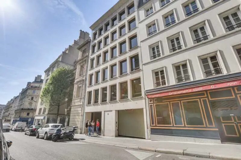 25 Rue D'Artois, Paris à louer - Photo de l’immeuble – Image 2 sur 17