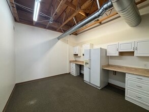 15402-15432 Electronic Ln, Huntington Beach, CA à louer Photo de l’immeuble– Image 1 sur 18