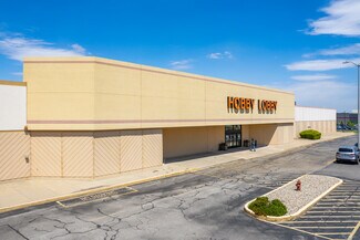 Plus de détails pour 2102 N Neil St, Champaign, IL - Local commercial à louer