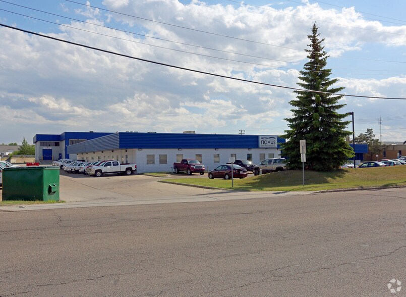 8525 Davies Rd NW, Edmonton, AB à vendre - Photo de l’immeuble – Image 3 sur 3