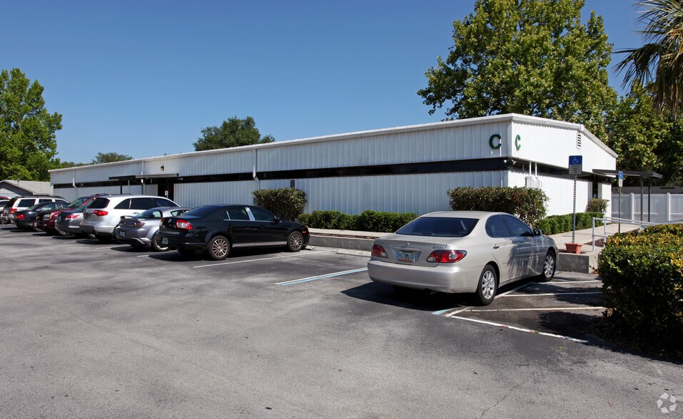 1300 S Duncan Dr, Tavares, FL à vendre - Photo principale – Image 1 sur 2