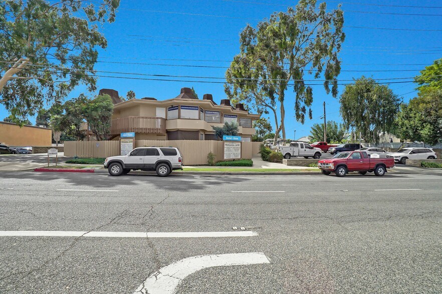 11311 La Mirada Blvd, Whittier, CA à louer - Photo de l’immeuble – Image 2 sur 8